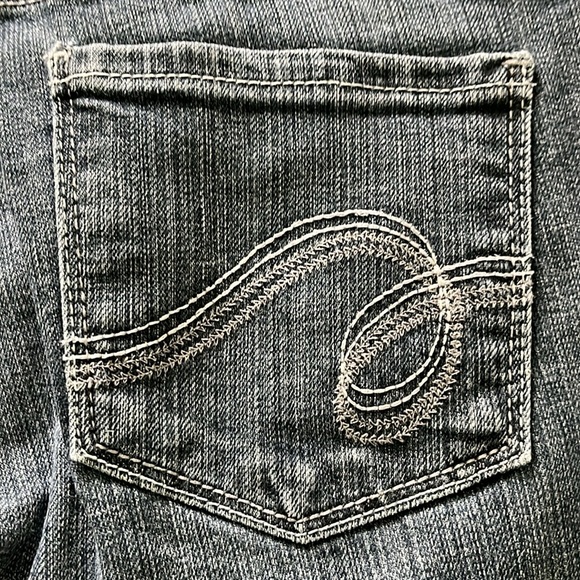 See Thru Soul Women’s 30. “Marilyn skinny” low rise. 98% cotton, 2% spandex. - Picture 4 of 6